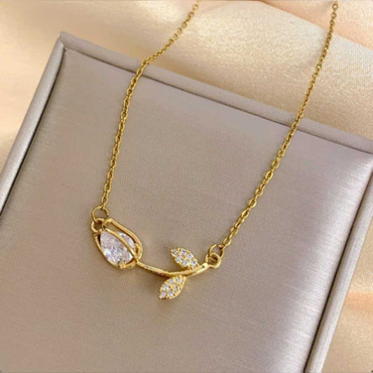 Tila Tulip Necklace Gold