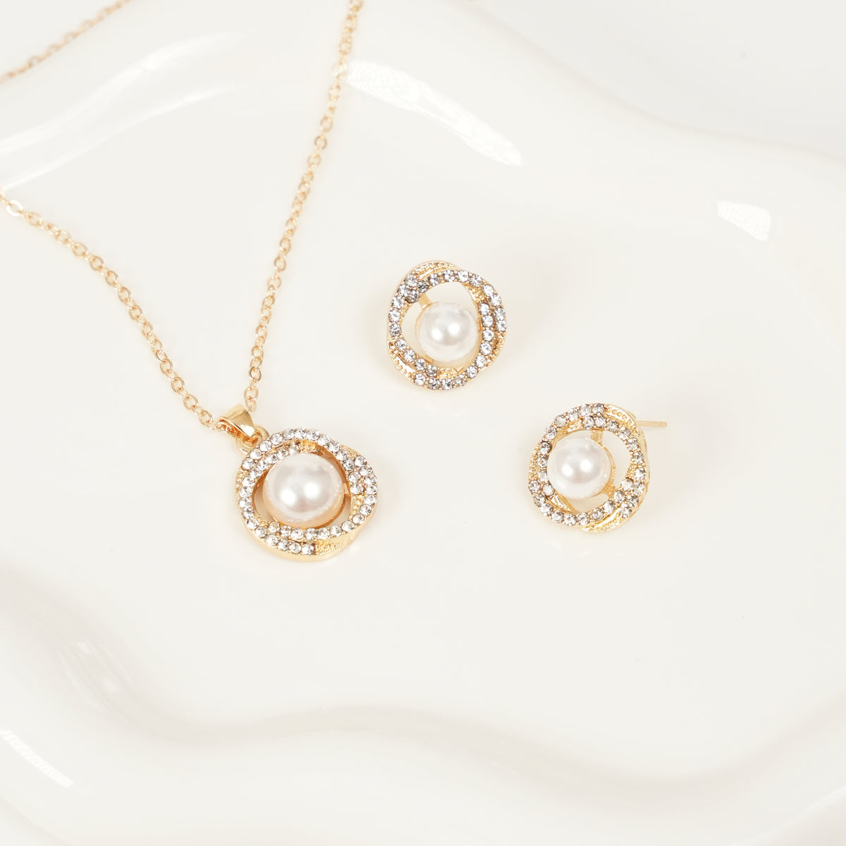 Juno Pearl Necklace - Earring Set